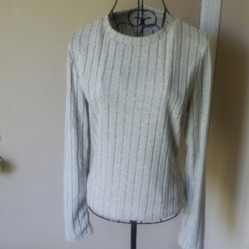Cute, soft, lightweight sweater, NWT